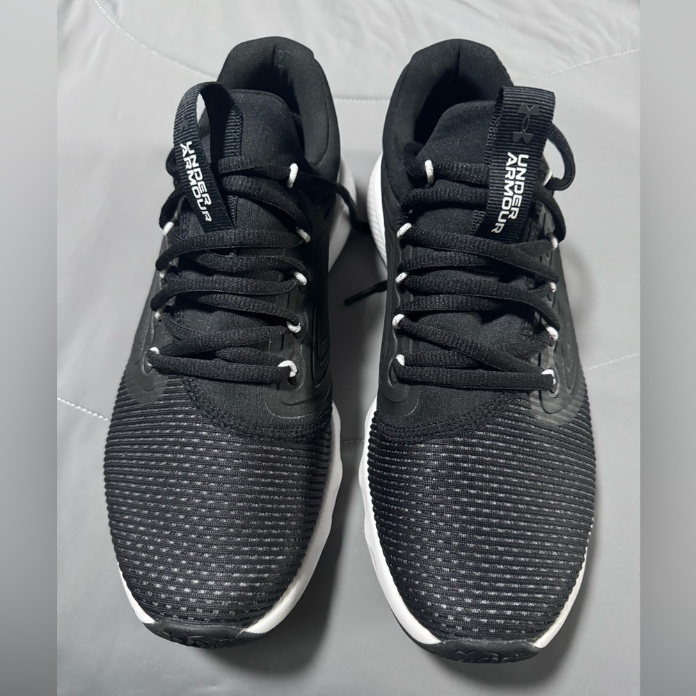 New never worn Under Armour running shoes